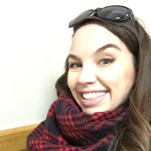 Meet your Posher, Adrienne